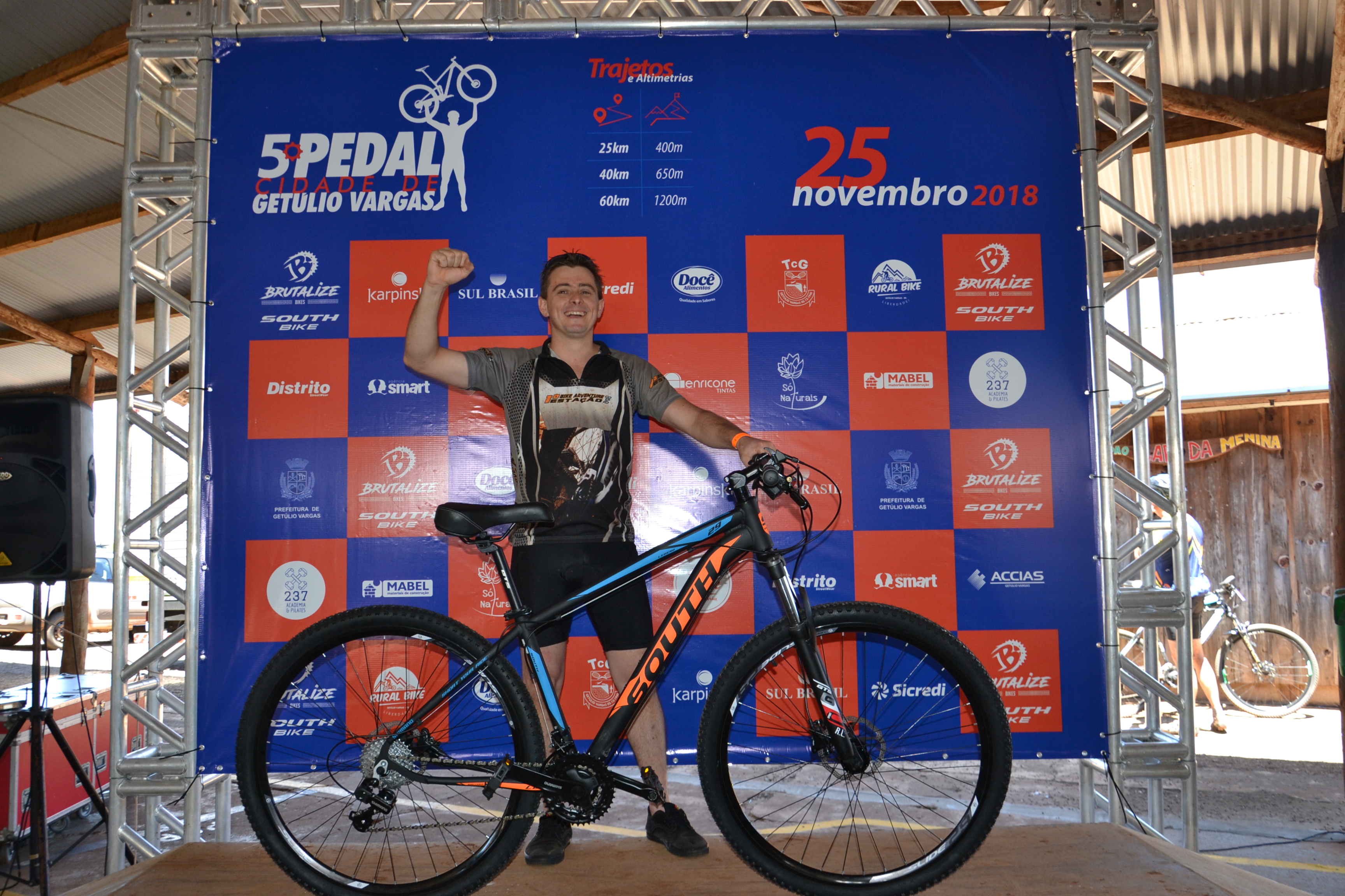 Ganhador da bicicleta foi ciclista Alessandro Machado, de Erechim –  Prefeitura Municipal de Getúlio Vargas