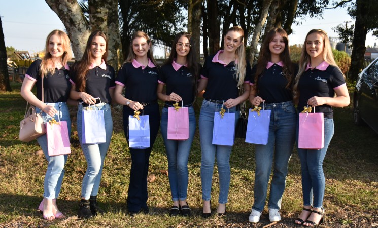 Candidatas ao título de Rainha de Getúlio Vargas participam do 1º Encontro das Soberanas de Coxilha