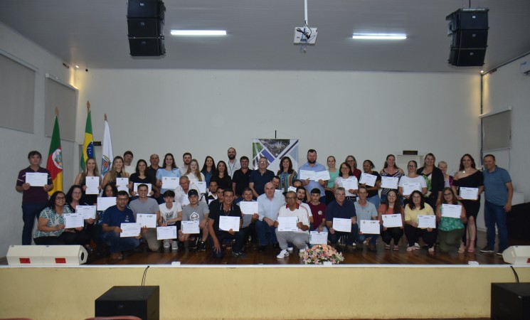 Getúlio Vargas celebra qualificação profissional com  entrega de certificados a mais de 80 formandos