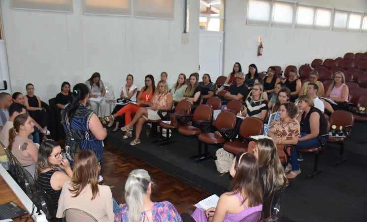 Getúlio Vargas realiza 1º Encontro de Grupo de Dinamizadorese posse das equipes diretivas da Rede Municipal de Ensino