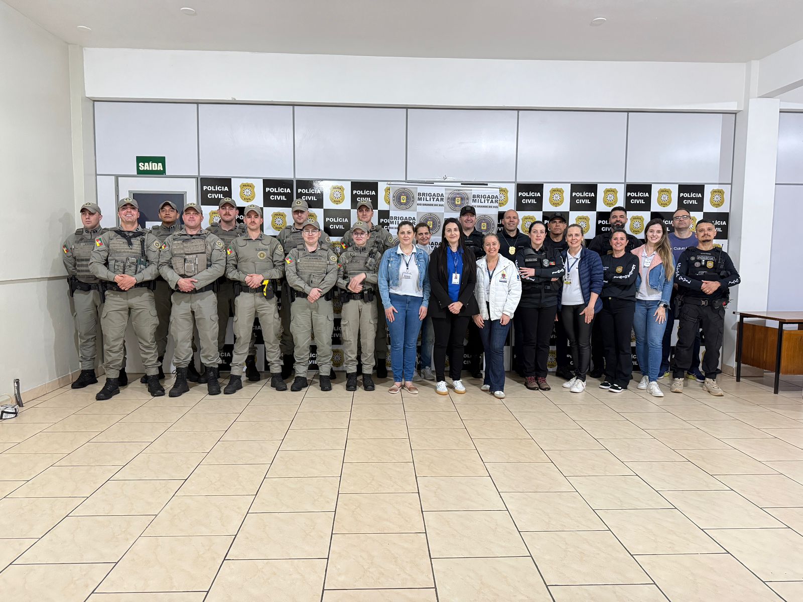 Equipe completa que participou da operação