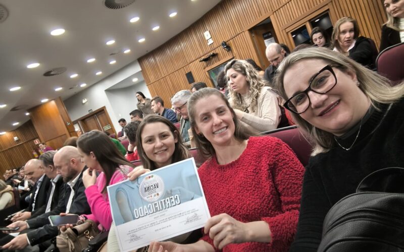 Vacinadoras-com-o-certificado-1