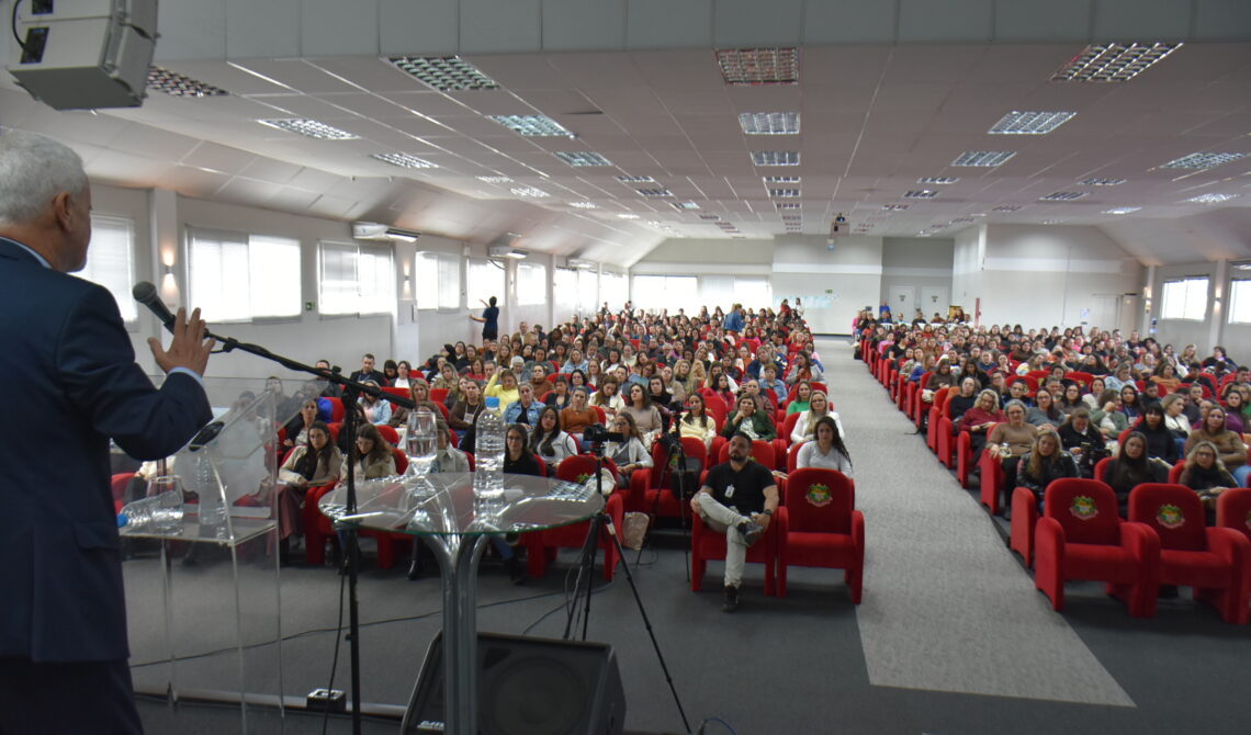 Auditório lotado para a palestra de António Sampaio da Nóvoa