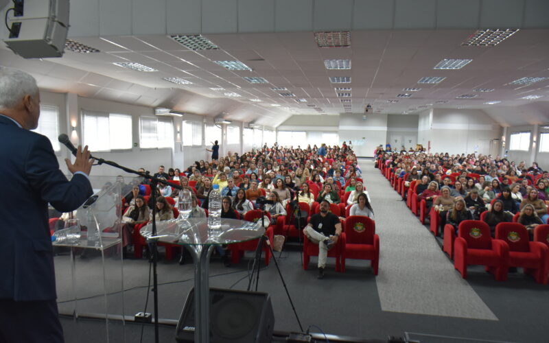 Auditório lotado para a palestra de António Sampaio da Nóvoa