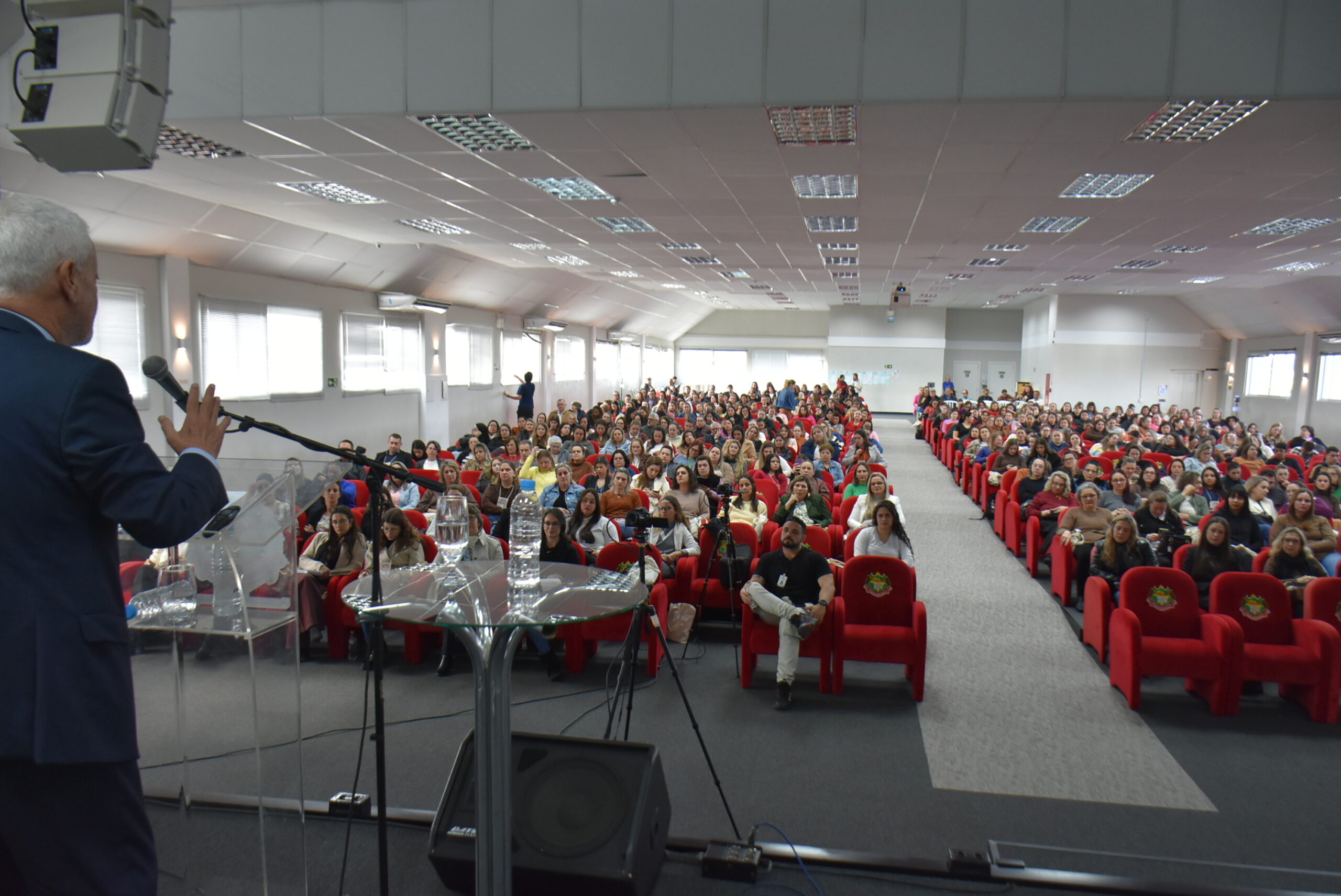 António Nóvoa inspira educadores na programação dos 30 anos do Fórum de Educação de Getúlio Vargas