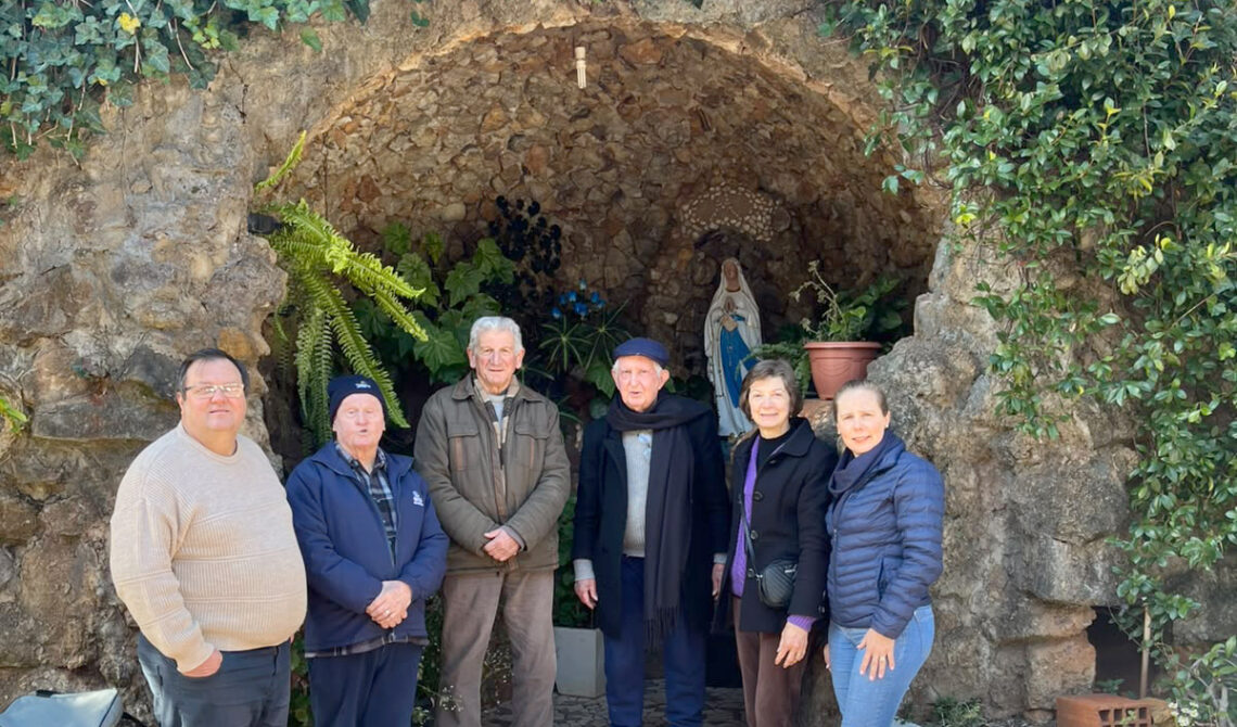 Irmãos Maristas visitam a Gruta na Prefeitura