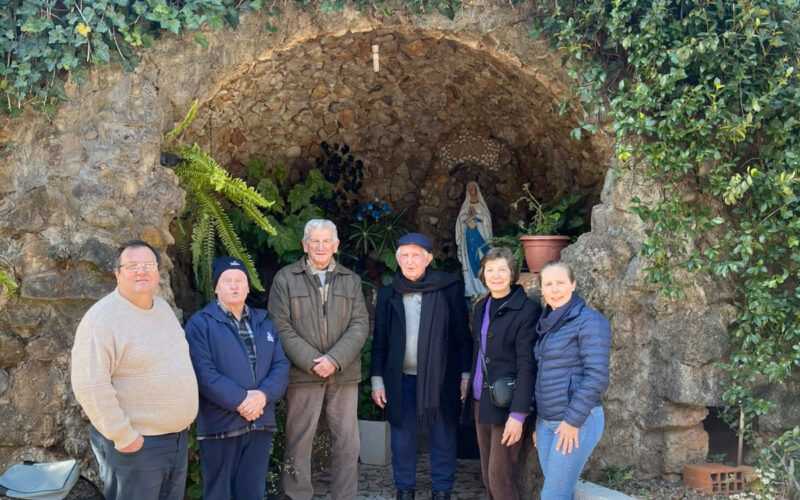 Irmãos Maristas visitam a Gruta na Prefeitura