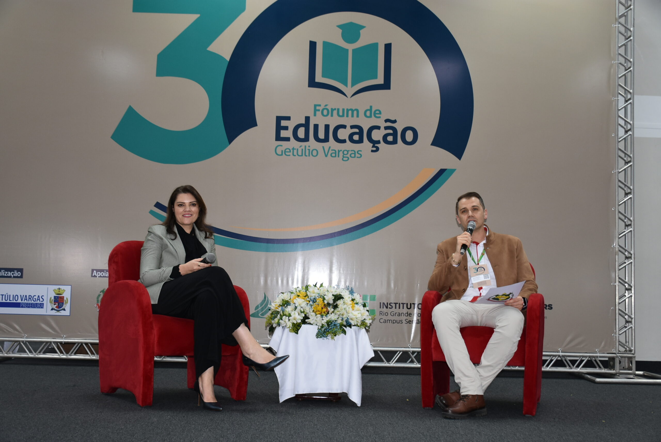 Josiana Hertel encerra Fórum de Educação destacando o poder transformador do professor