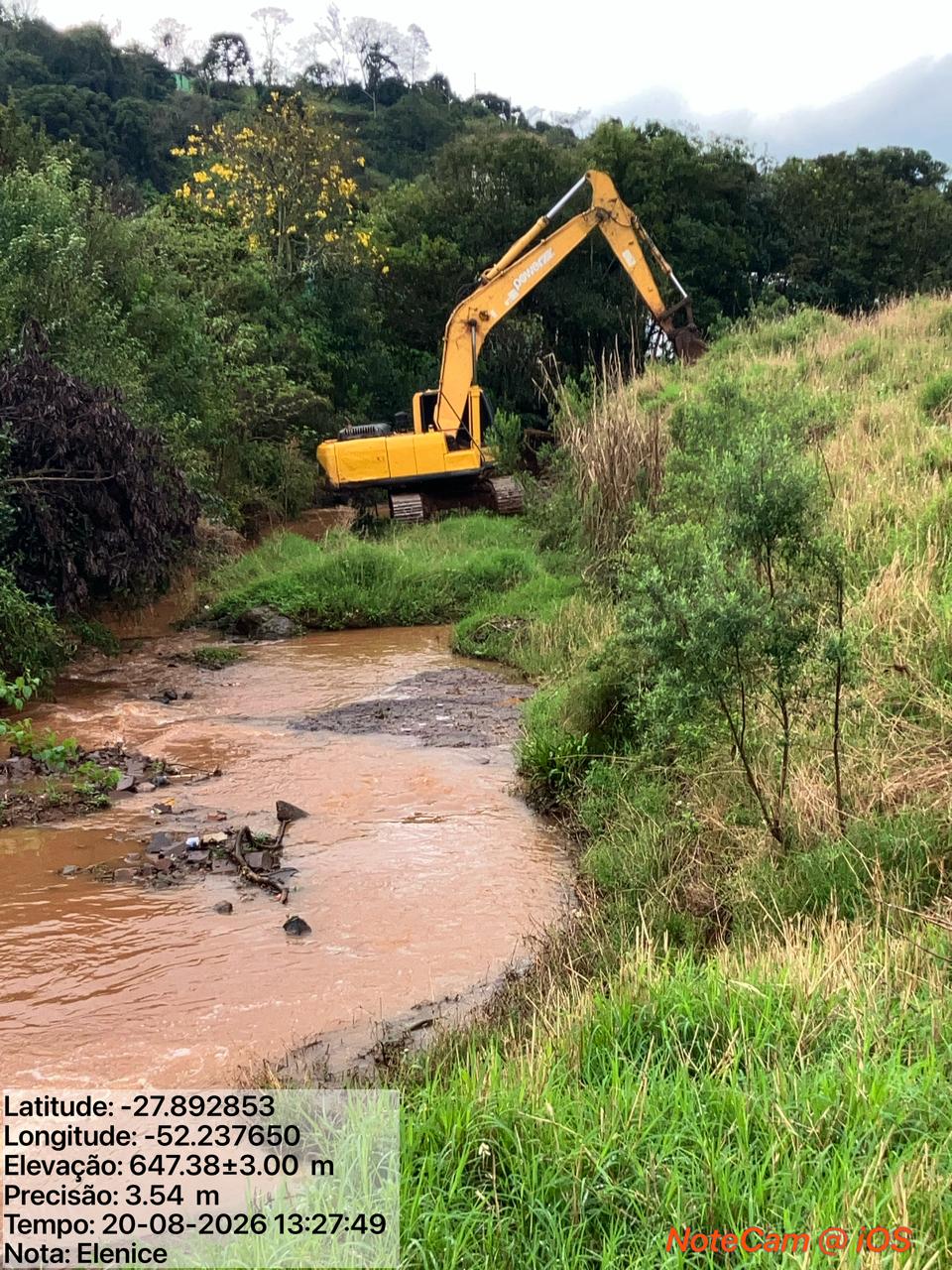 Prefeitura mantém trabalho de limpeza do Rio Limer mesmo com tempo instável