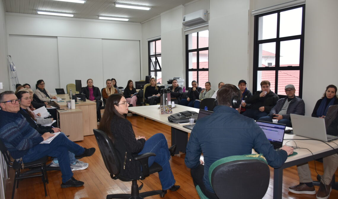 Treinamentos a conteceram na Sala de Reuniões