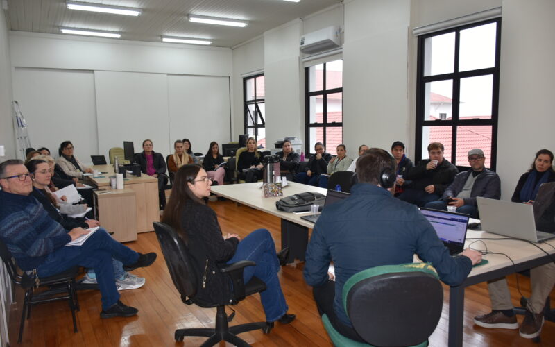 Treinamentos a conteceram na Sala de Reuniões