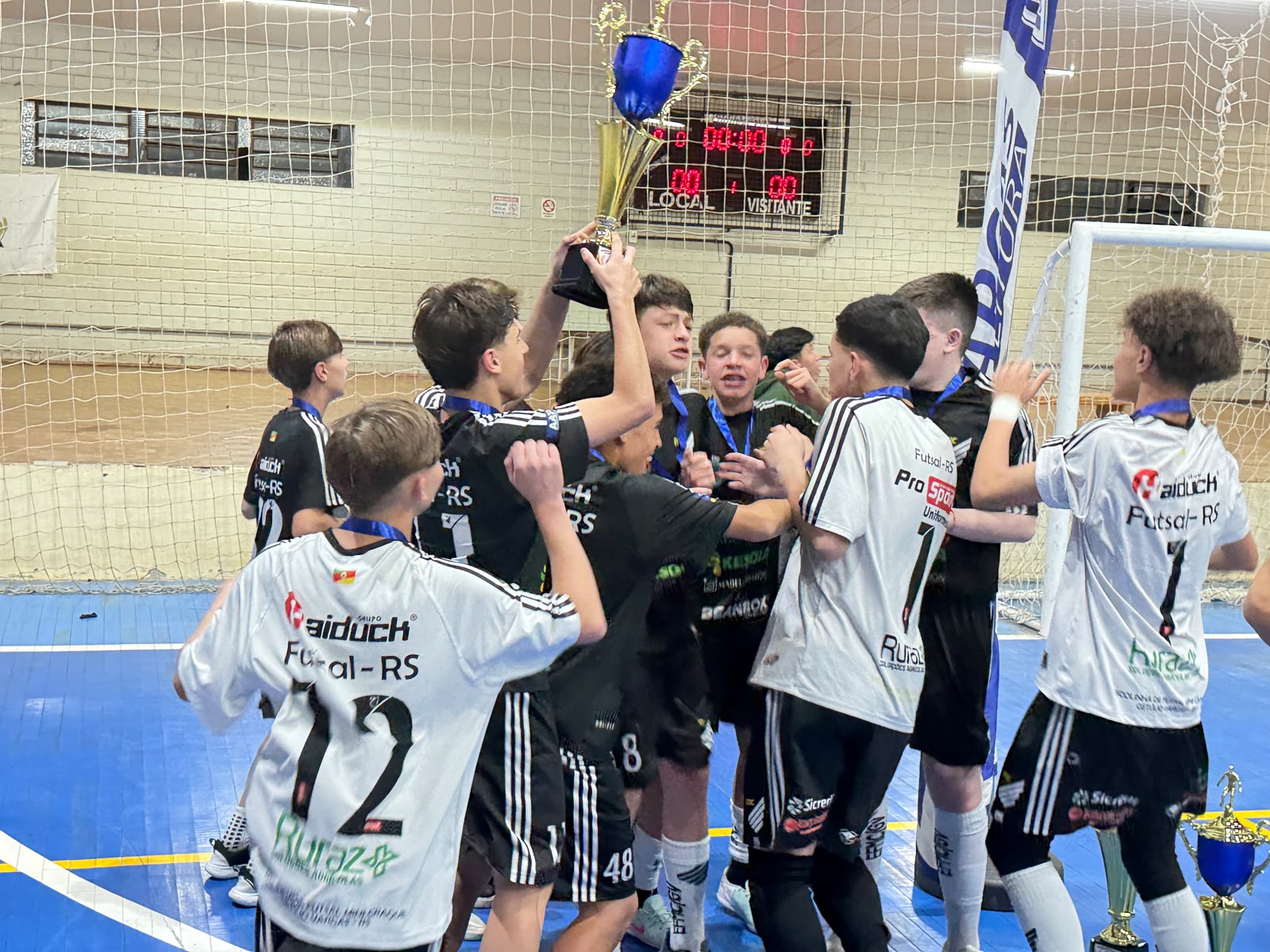 Finais das categorias de base definem campeões do futsal em Getúlio Vargas