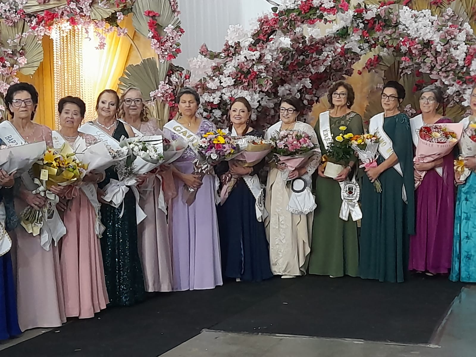 Rainha da Melhor Idade de Getúlio Vargas participa de Baile Regional da Terceira Idade da AMAU