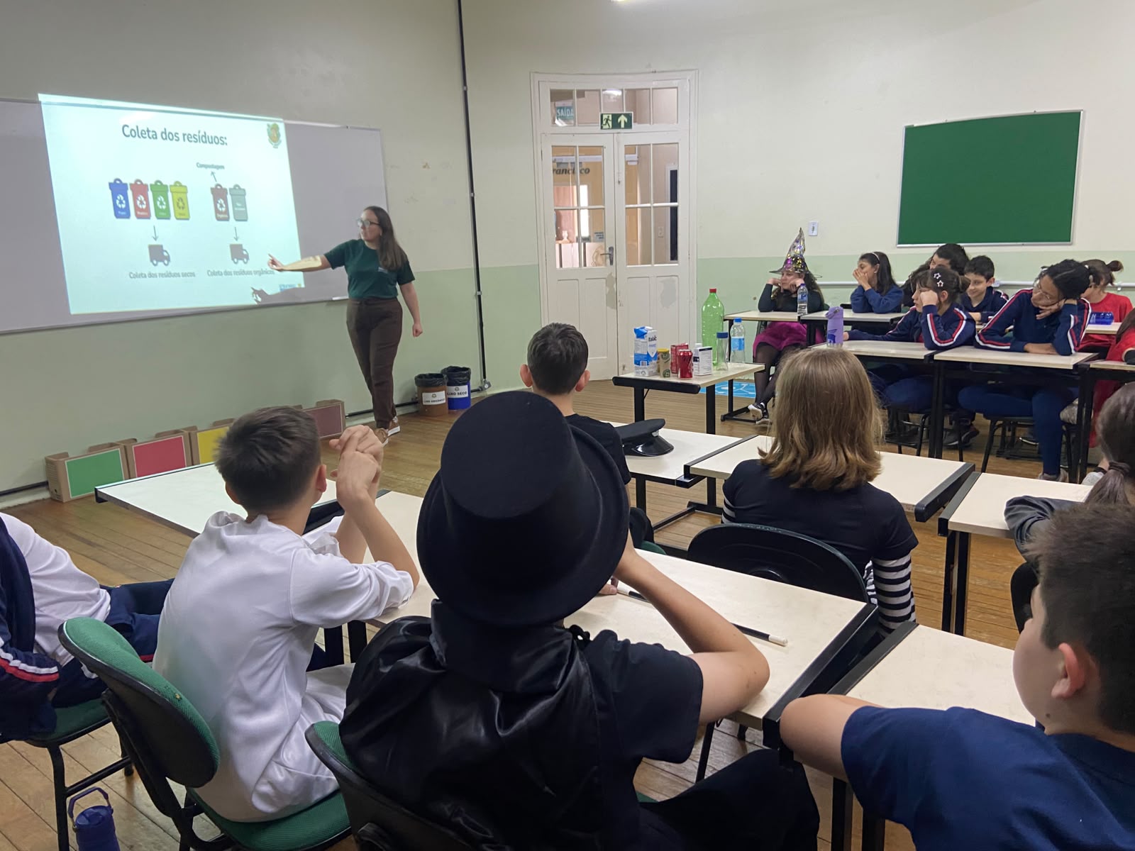Secretaria Municipal de Meio Ambiente promove palestra sobre resíduos sólidos para alunos da Escola IDEAU